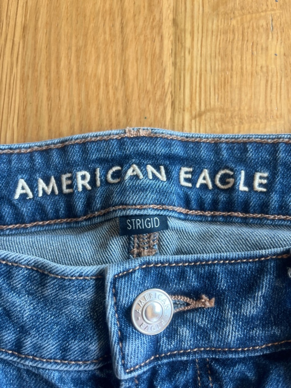 American Eagle Outfitters Women's Strigid Distressed Jean